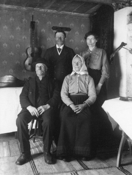 1917 Markus Olov Nilsson med familj