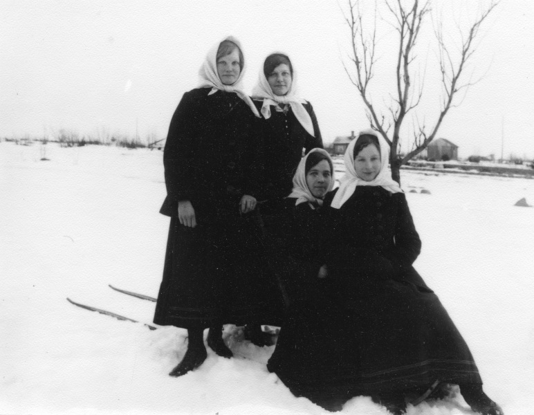 1918 Flickor på spark