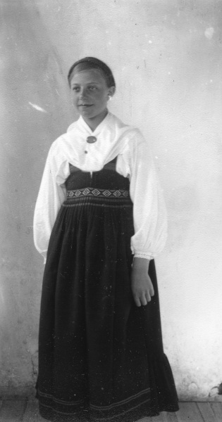 1921 Håll Maria i konfirmationsdräkt