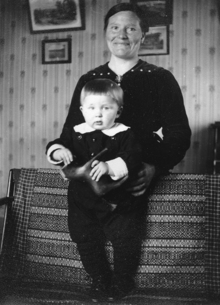 1921 Erik Anna med gossen Rune