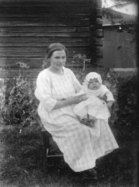 1921 Markus Stina med flicka