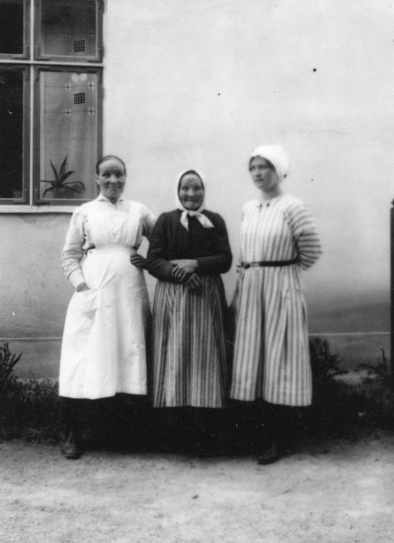 1923 Tre damer i Stora Tuna