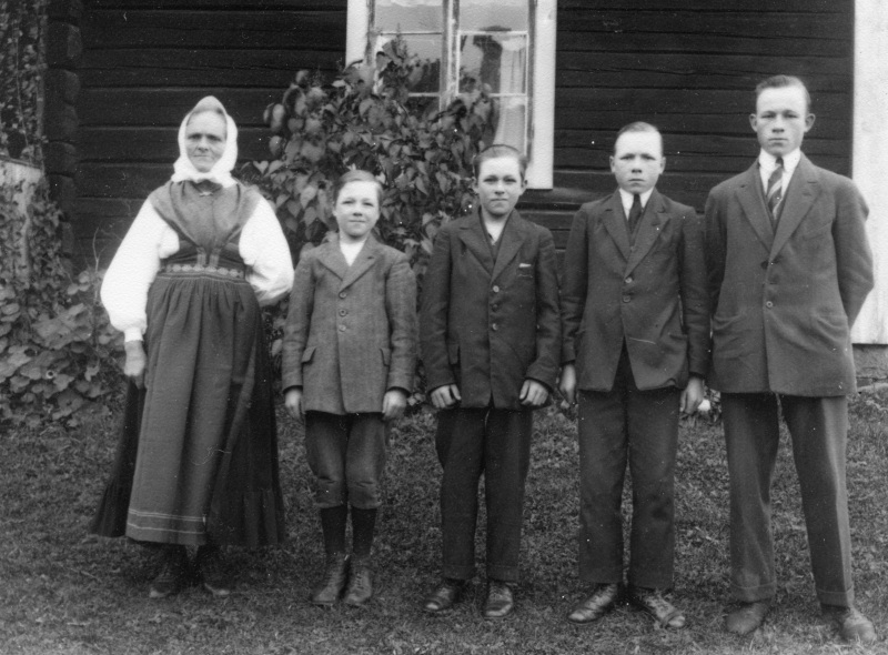 1924 Svän Karin med familj
