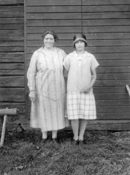 1926 Maria Eriksson med dotter Gunhild
