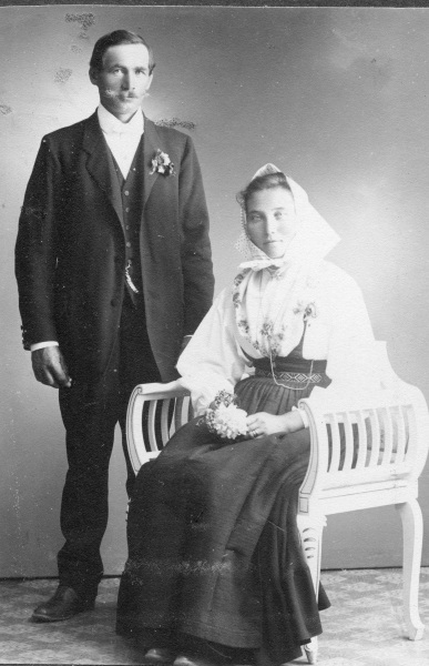 Mattias och Karin gifter sig 1910
