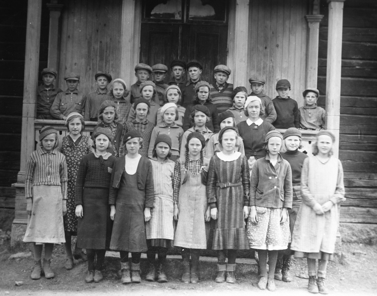 Skolklass i Utanmyra födda 1923
