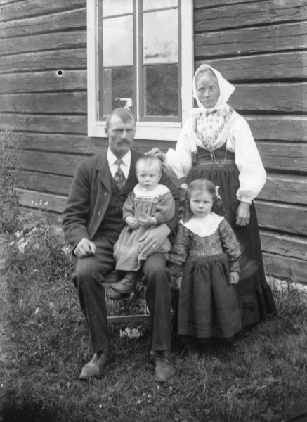 Familjen Håll Anders Larsson 1910