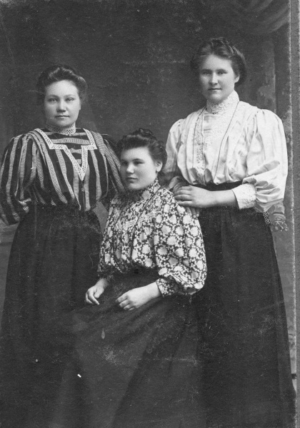 Tre okända kvinnor