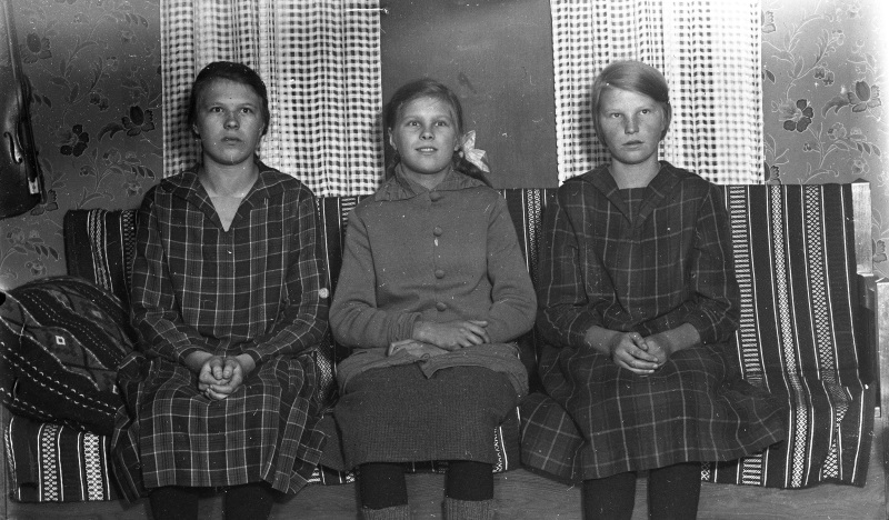 Tre flickor i Nusnäs