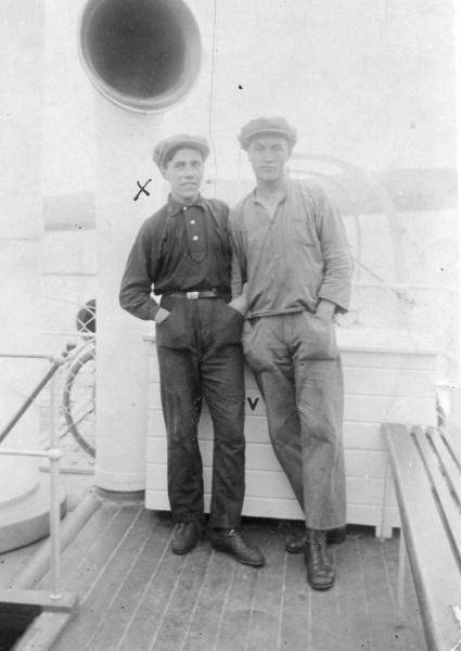 Bos Sven och okänd på båten till Amerika 1926