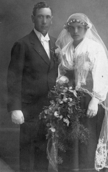 Grudd Karl och Markus Anna gifter sig 1921