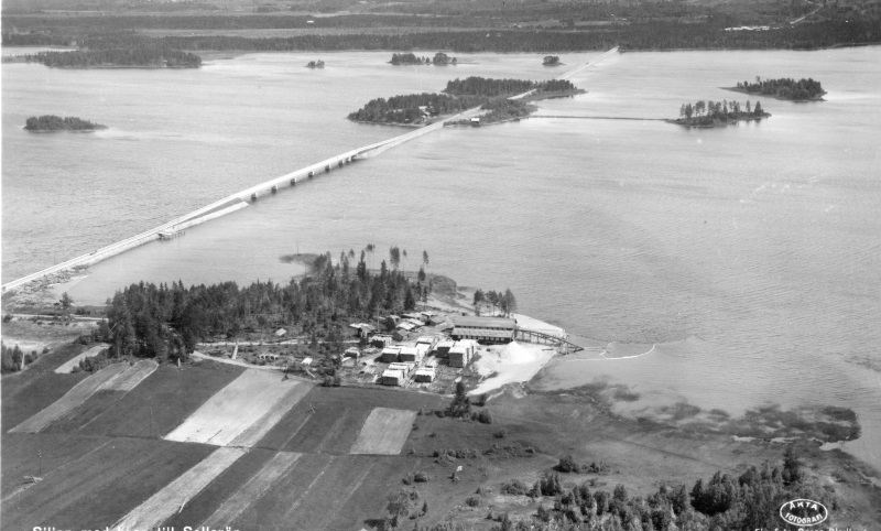 Flygfoto över bron till Sollerön från Gesunda