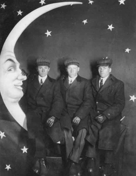 Tre män och månen