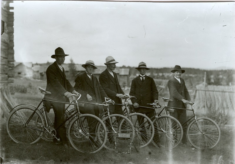 Fem cyklister