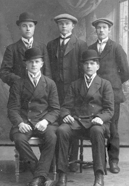 Fem män i hatt
