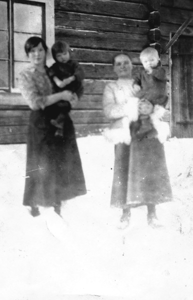 Mona och Karin 1919