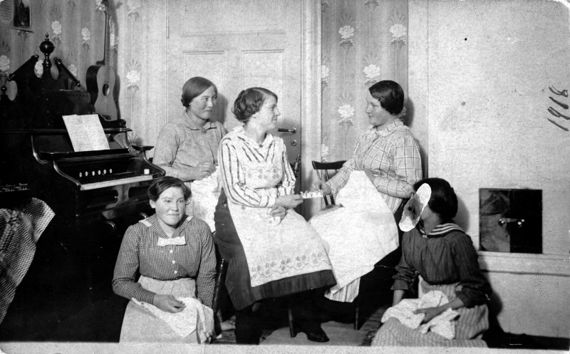 Fem kvinnor 1918